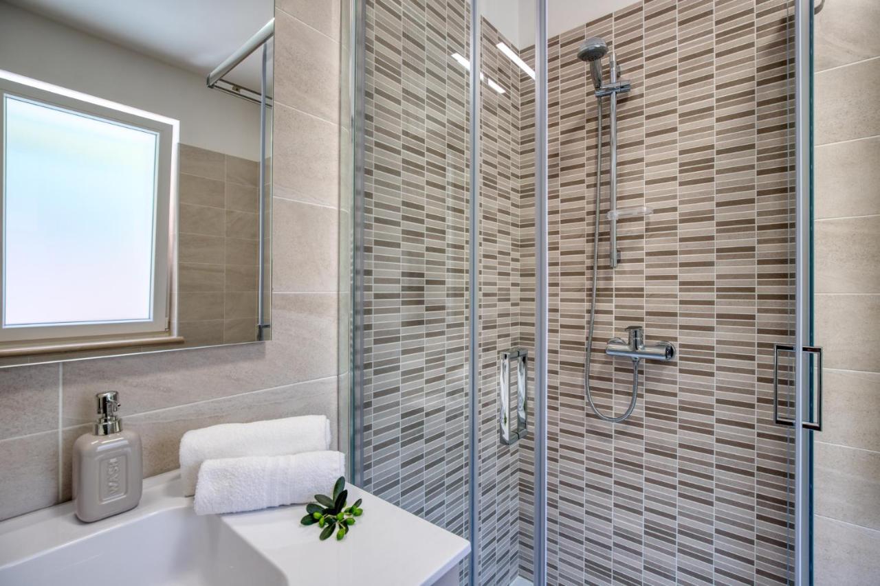 מאלצ'סינה Pinini Country Apartments מראה חיצוני תמונה